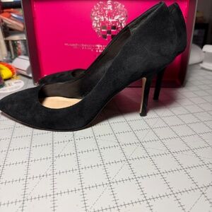 Vince Camuto 3 inch 8.5M Black Suede Heels